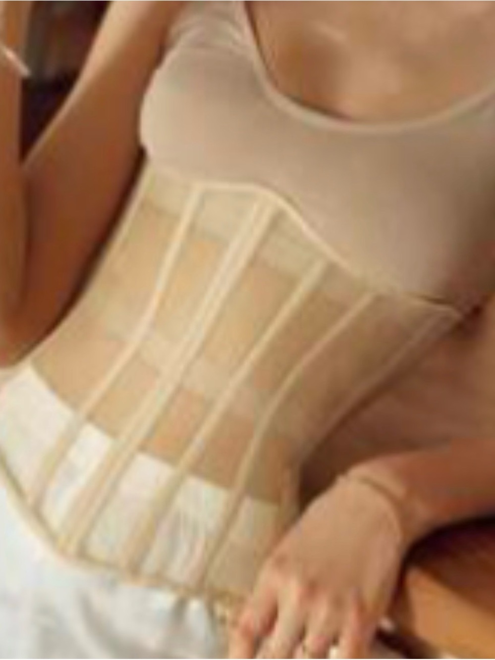 Shapewear with lace back. Mesh.
Color nude / Small